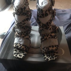 JLO leopard heels size 8 BNWT